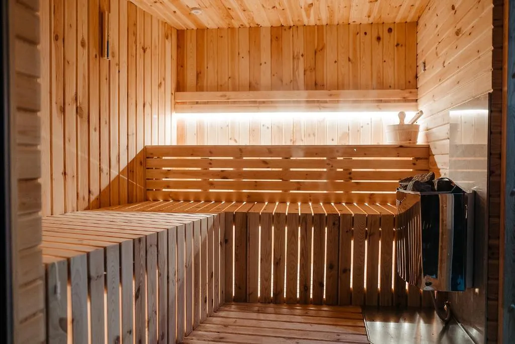 Saună Casa Mecva — lumină caldă de seară